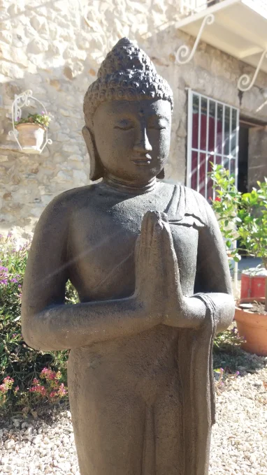 Bouddha debout Anjali mudra-Namasté-Salutation