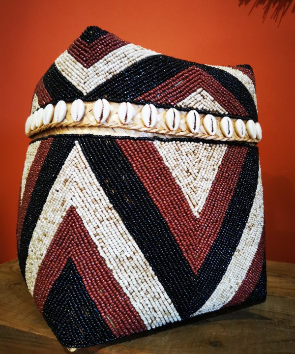 boîte de rangement balinaise, perles et coquillages, artisanat balinais