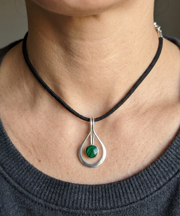 Alternative view of Pendentif en nacre - Artisanat balinais