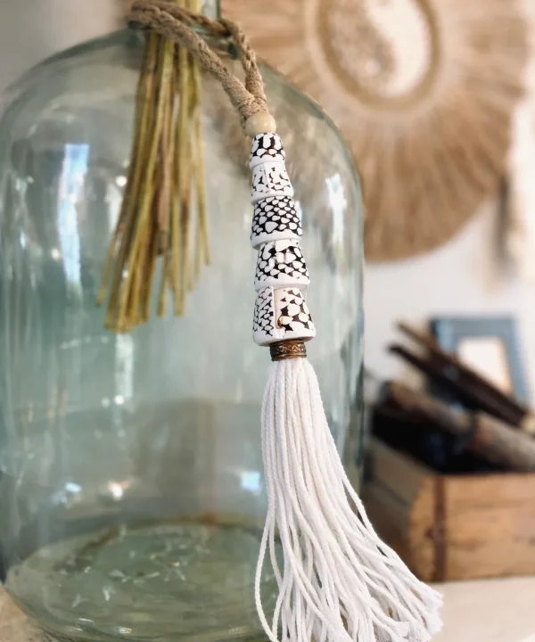 Embrasse en coquillages faite main à Bali