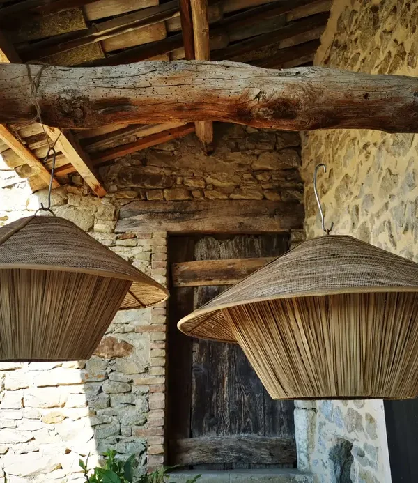 Luminaire Jacinthe d'eau Bali bohème chic, fait main en fibres naturelles tressées.