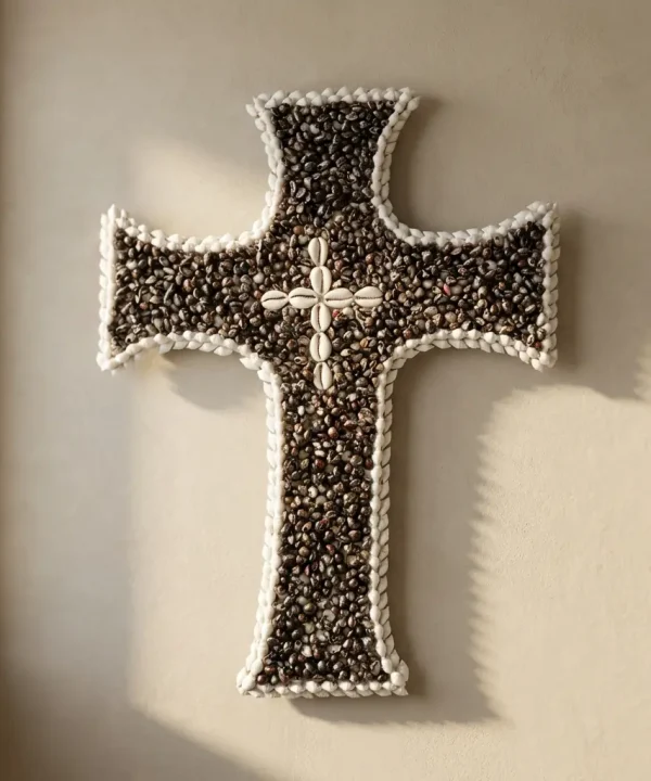 croix coquillages noir et blanc artisanat Bali fait main
