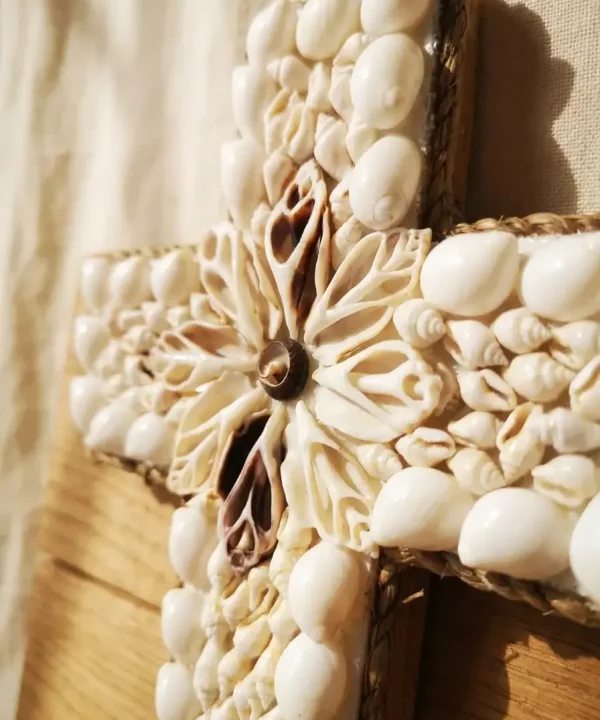 croix artisanale décorative Bali