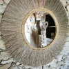 Miroir soleil artisanal 100 cm en paille naturelle, motif rayonnant bohème, fait main Java.