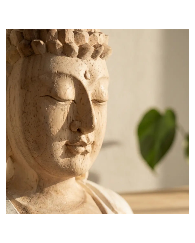 Statue Bouddha méditative en bois de suar sculptée main bicolore, robes blanches patinées