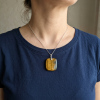 Pendentif Œil de Tigre naturel fait main Jaipur, reflets marron doré, bélière argentée.