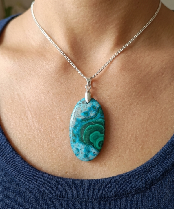 Pendentif cabochon chrysocolle-malachite, motifs vert émeraude et bleu turquoise, fait main d'Inde.