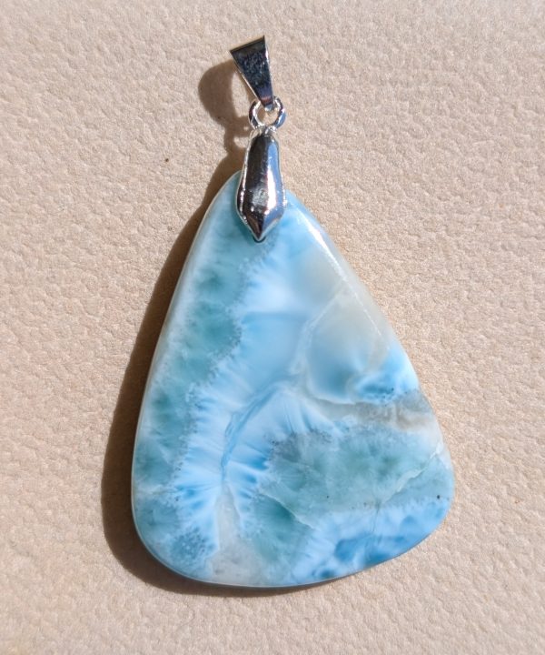 Pendentif femme Larimar pierre naturelle modèle unique, turquoise, chaîne argentée maille serpent.