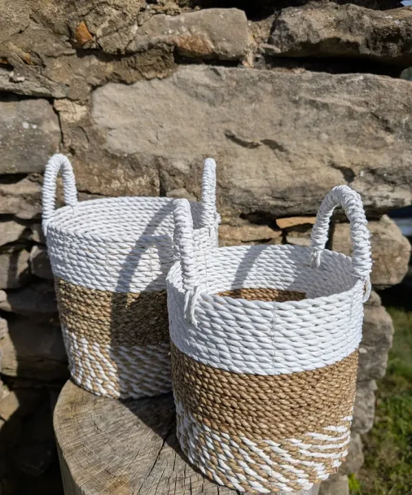 Panier bohème Bali en fibres naturelles, blanc, motifs géométriques, poignées corde.