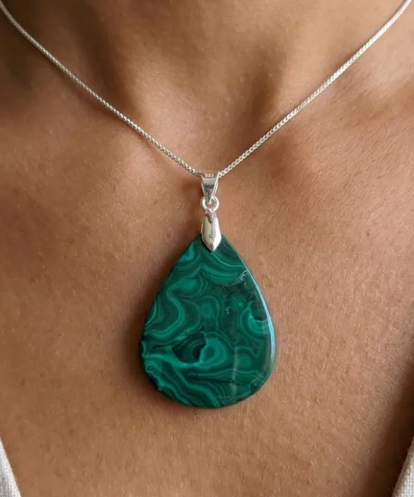 Pendentif malachite unique vert, forme goutte, métal argenté