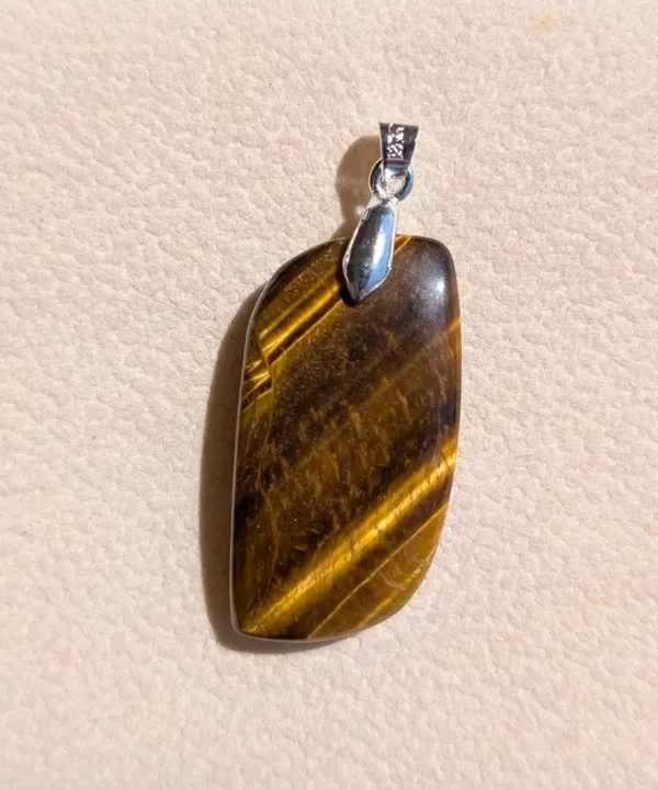 Pendentif Œil de Tigre naturel fait main Jaipur, reflets marron doré, bélière argentée.