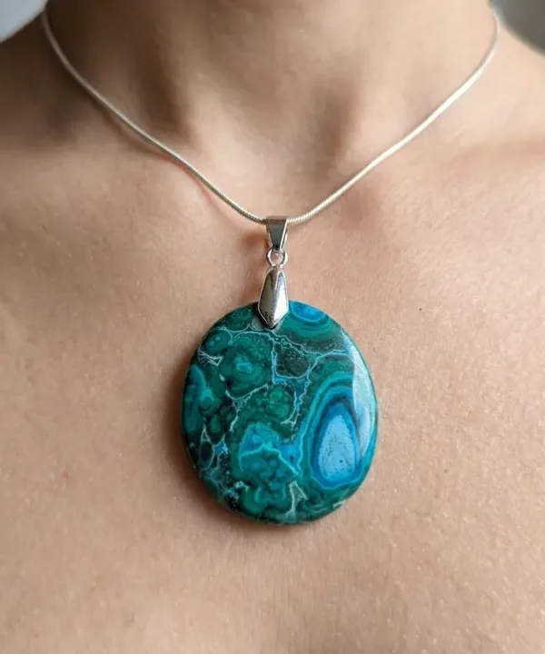 Pendentif cabochon chrysocolle-malachite, motifs vert émeraude et bleu turquoise, fait main d'Inde.