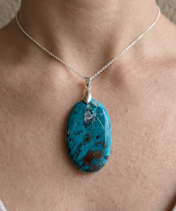 Pendentif Shattuckite unique fait main, pierre ovale marbrée bleu turquoise et rouille, attache argentée.