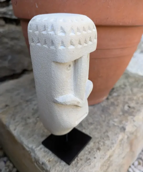 Statuette Sumba en grès naturel sculptée à la main, gardien tribal.